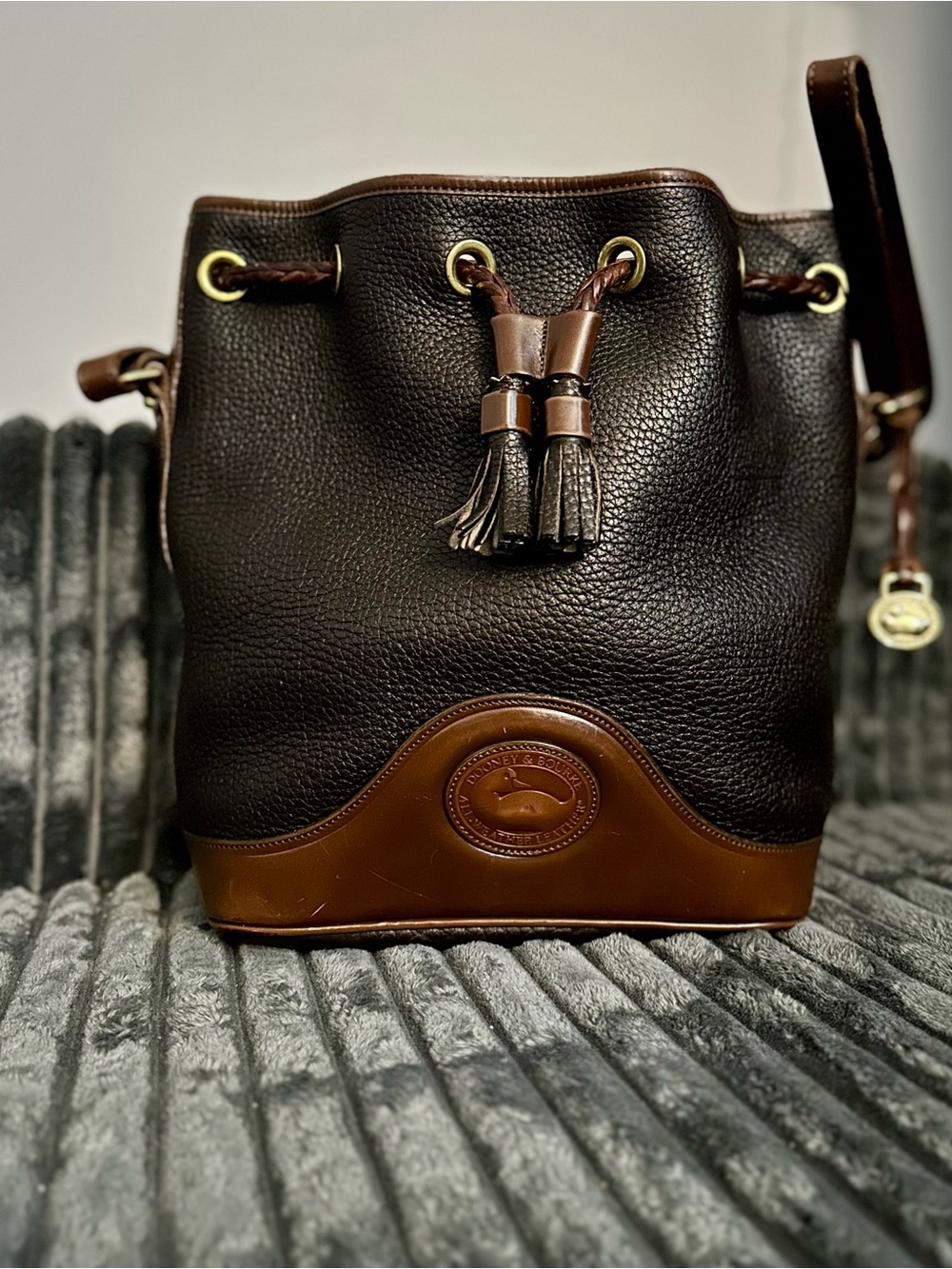 vintage Dooney & Bourke All-Weather Leather Drawstring Bucket Bag (Model R54)